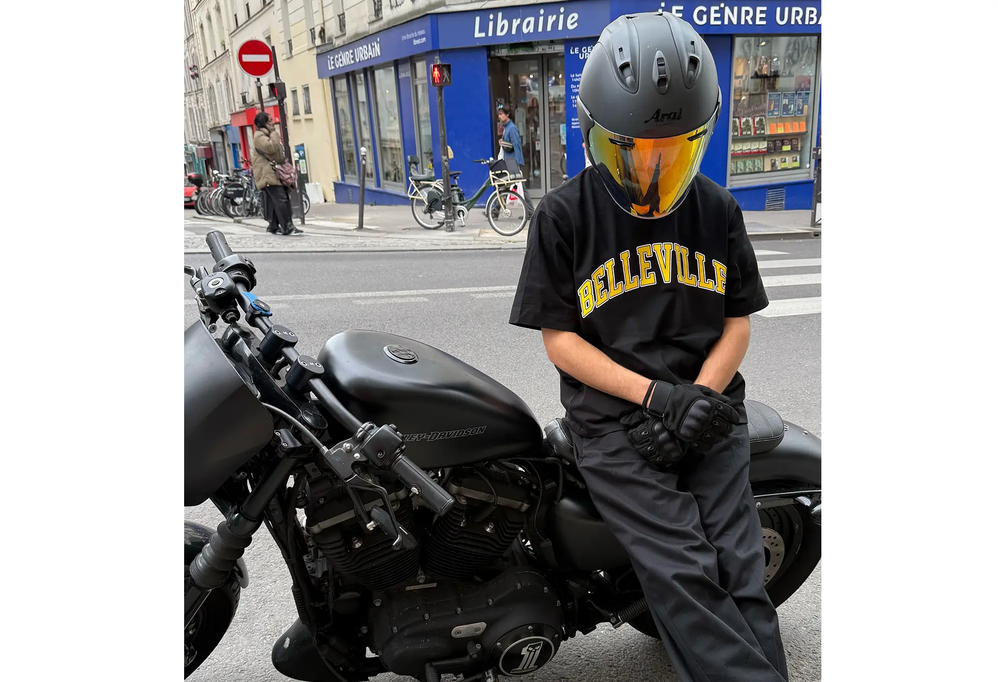 Throwback T-Shirt Noir et Jaune 'Belleville' Unisex Throwback