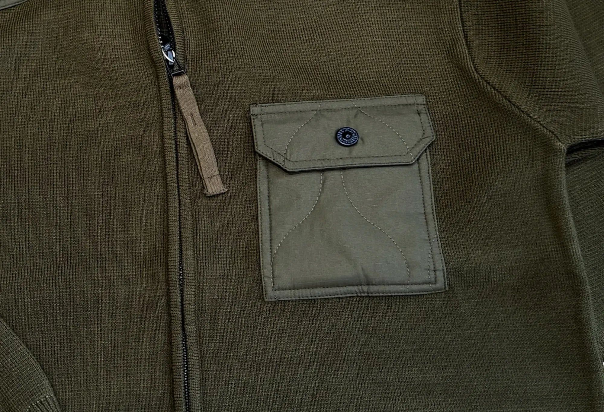 Gilet tricoté TAION poche poitrine - olive - Taion