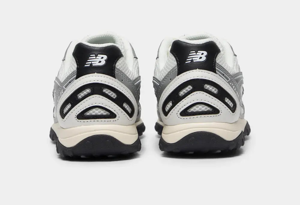 New Balance 204L - Silver Metallic / Black - New Balance