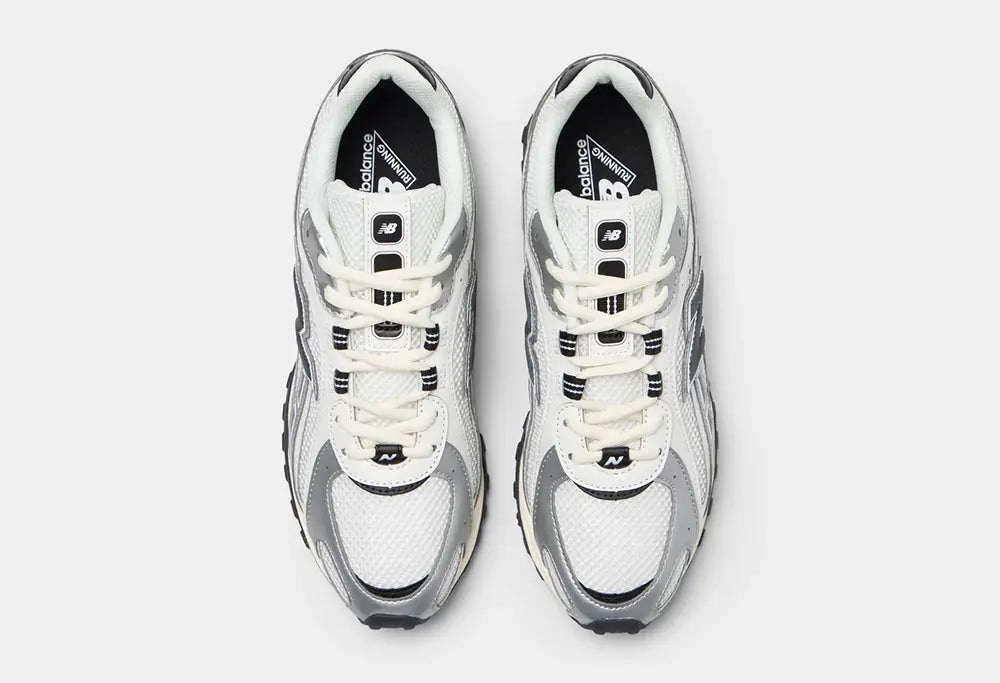 New Balance 204L - Silver Metallic / Black - New Balance
