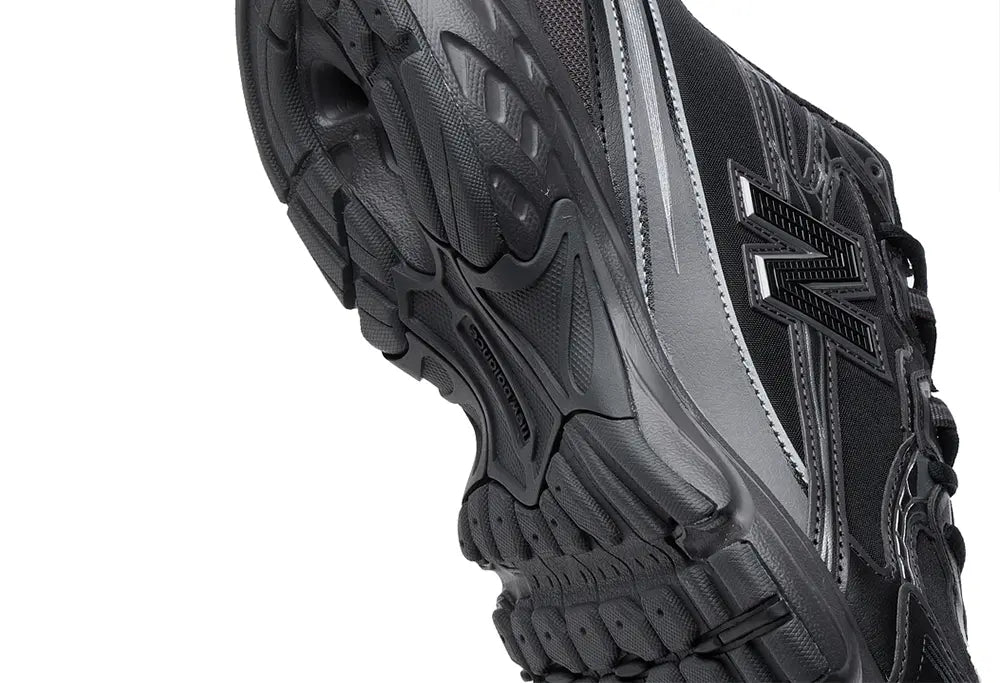 New Balance 740 - Black/ Cement - New Balance
