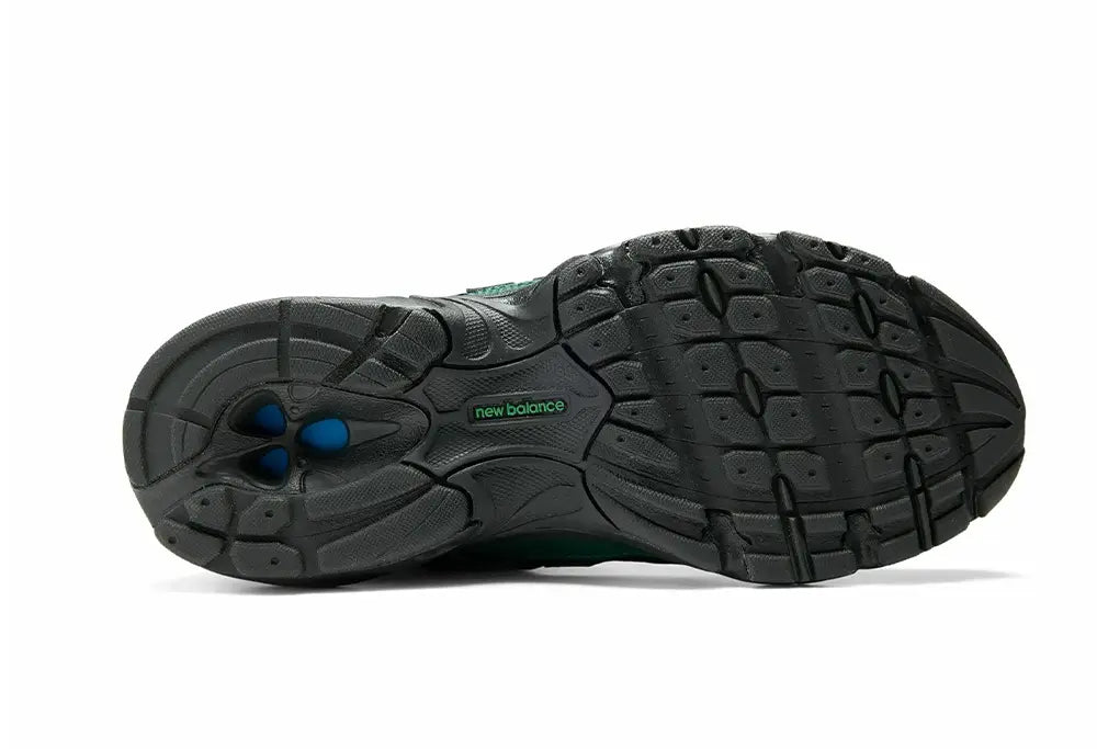 New Balance 740 - Black/  Nordic Green New Balance-U7407T3