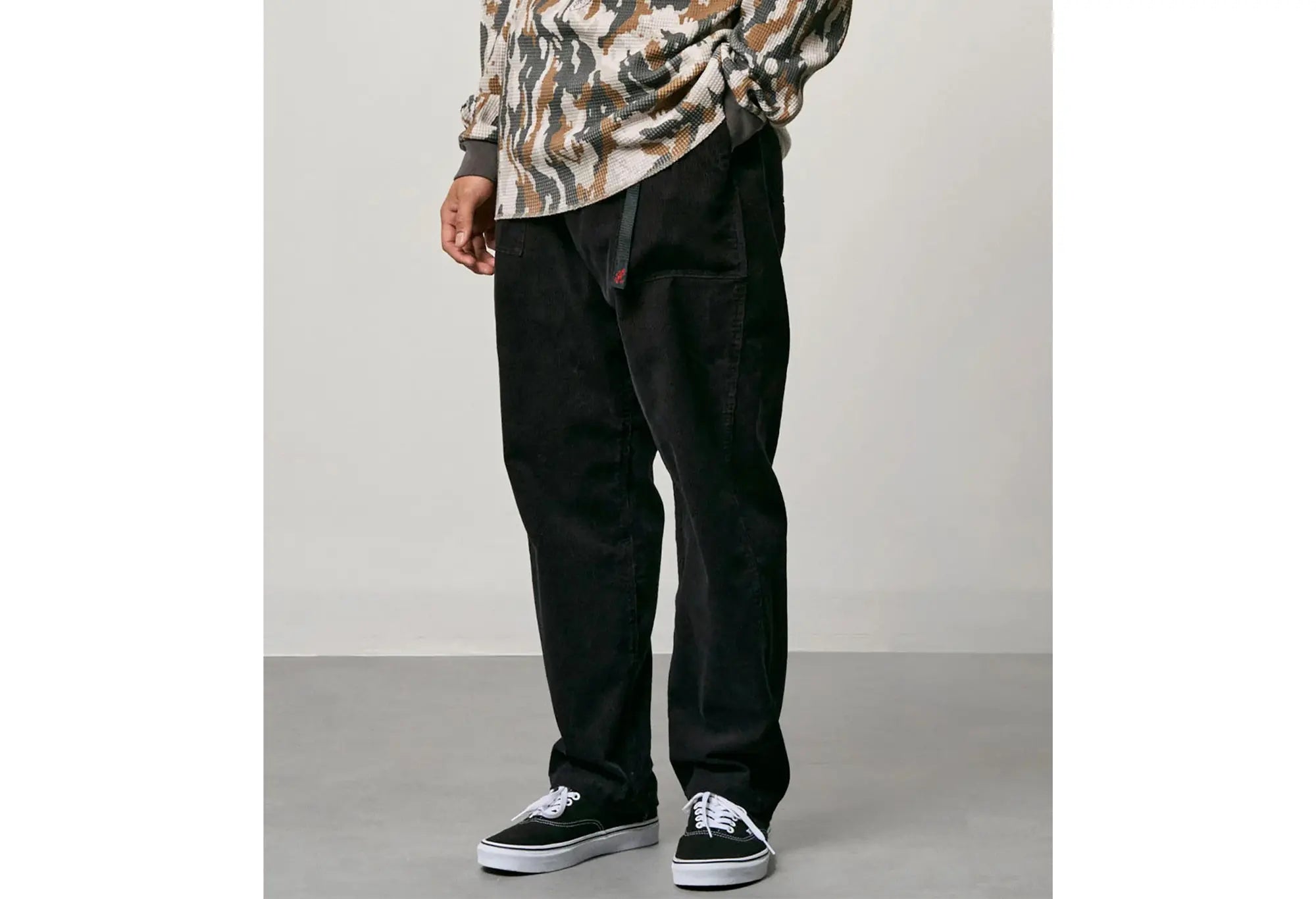 Pantalon Gramicci Loose Tapered Ridge en Velours Noir Gramicci