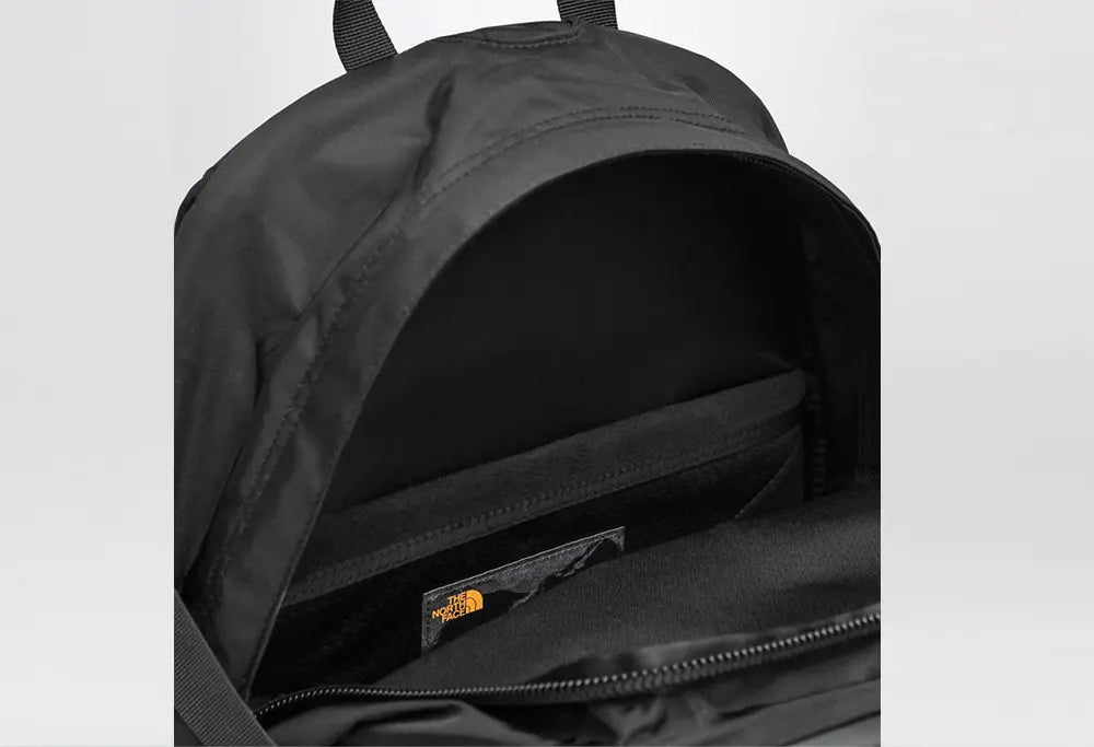 The North Face Sac à dos Hot Shot Base Camp noir The North Face